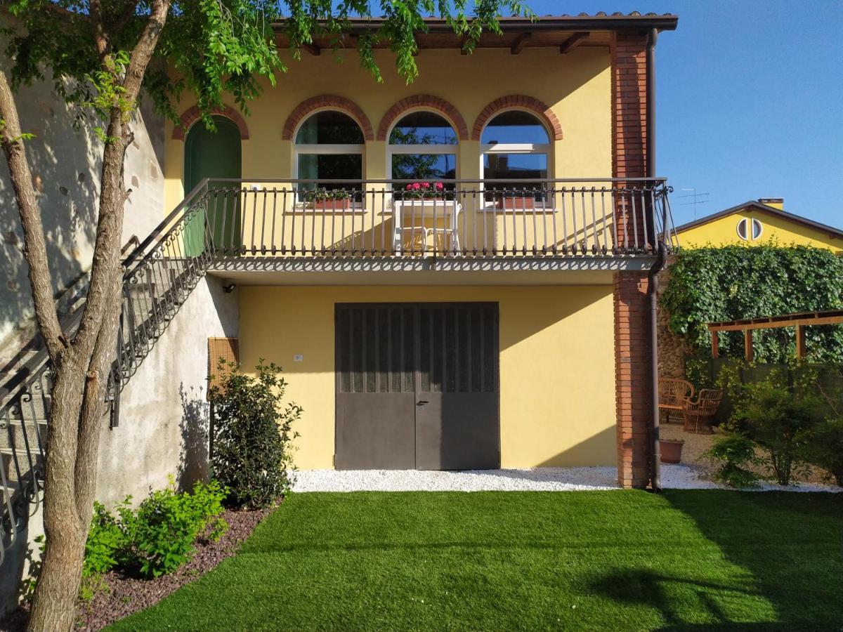 La Casetta In Collina 明乔河畔的瓦雷奇奥 外观 照片
